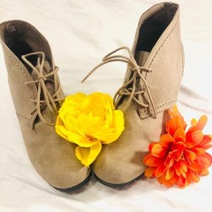 🤎 Tan/Cream Suede High Heeled Boots 🤎